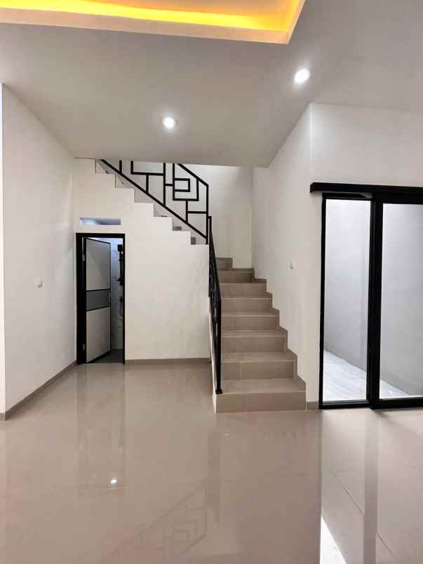 dijual rumah jl raya ciracas kelapa dua 6