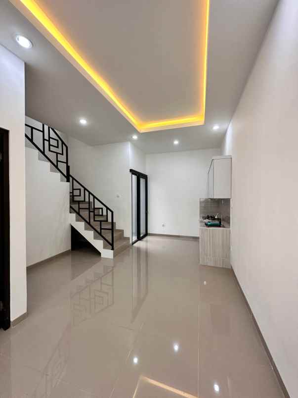 dijual rumah jl raya ciracas kelapa dua 6