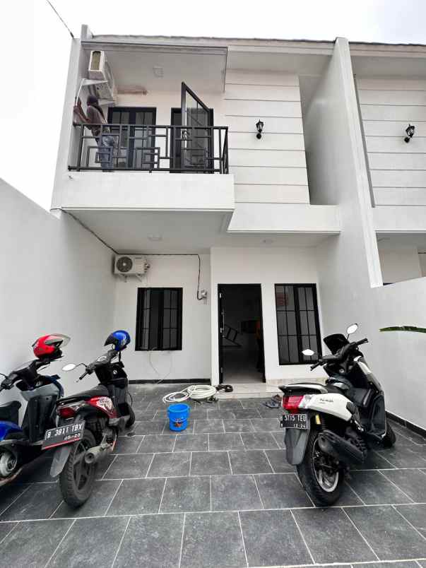 dijual rumah jl raya ciracas kelapa dua 6