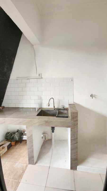 dijual rumah jl raya jakarta bogor