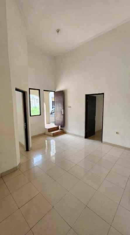 dijual rumah jl raya jakarta bogor