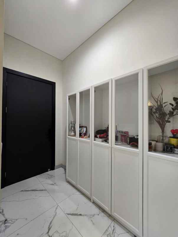 dijual rumah jl raya jakarta garden