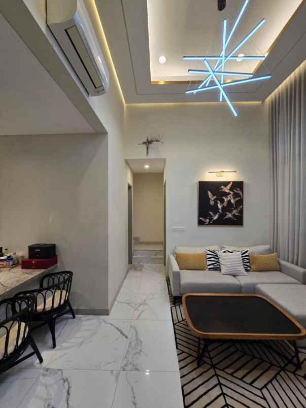 dijual rumah jl raya jakarta garden