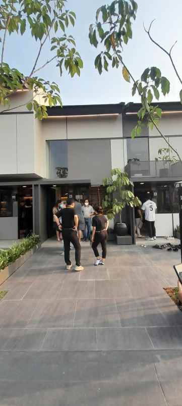 dijual rumah jl raya legok