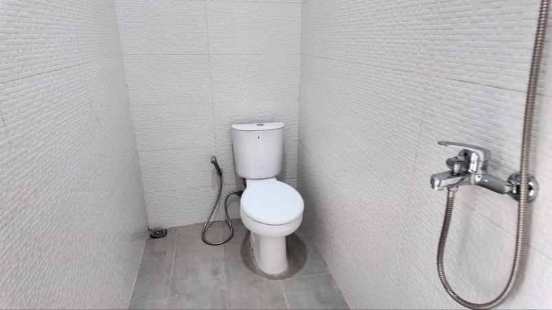 dijual rumah jl raya mabes
