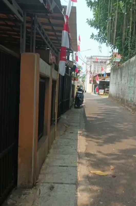 dijual rumah jl raya muchtar gg sirsak