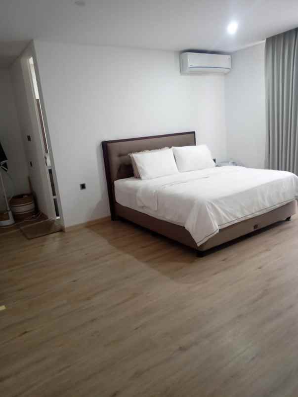 dijual rumah jl setiabudi