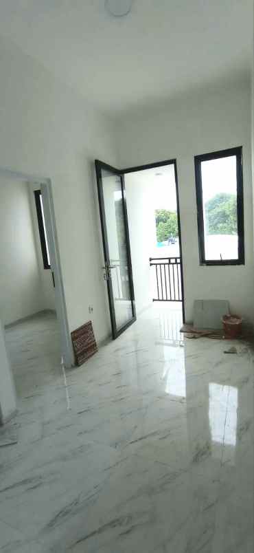 dijual rumah jln raya cilangkap baru