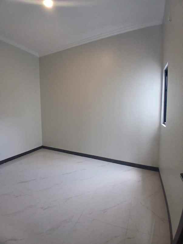 dijual rumah jln raya kalimulya