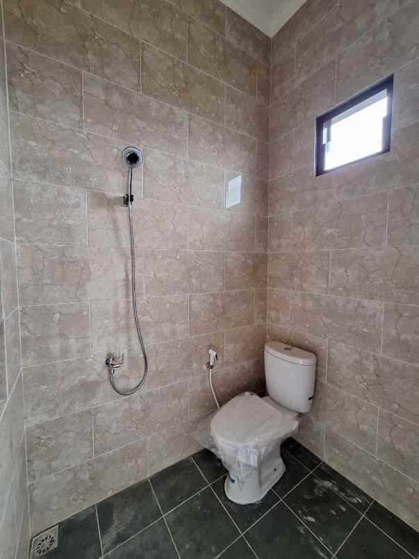 dijual rumah jln salak pamulang