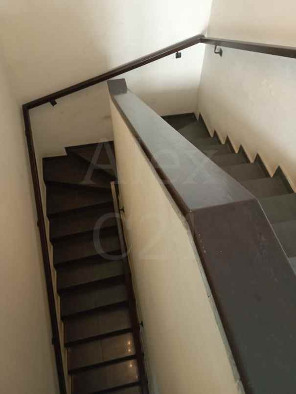 dijual rumah kayu putih