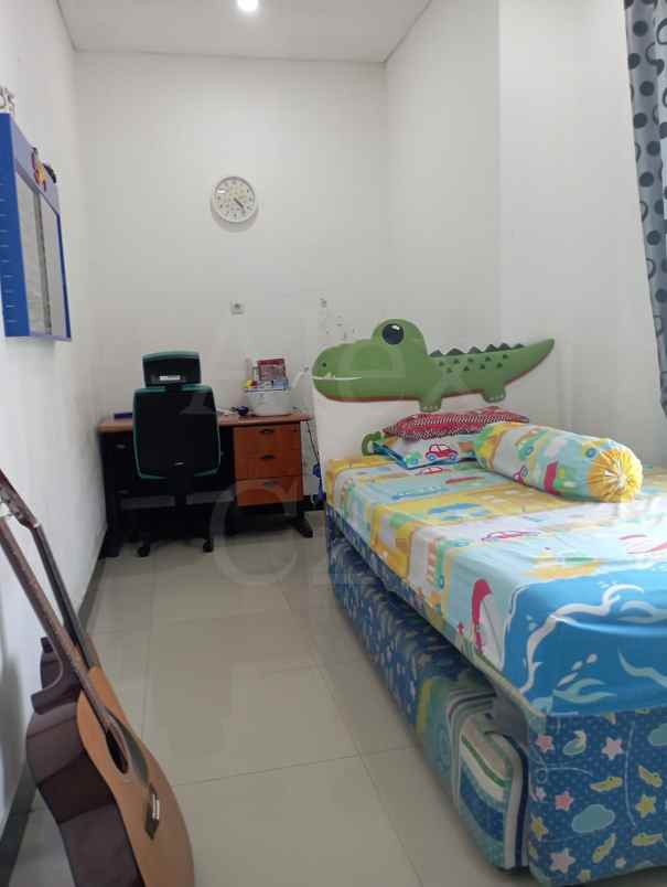 dijual rumah kayu putih