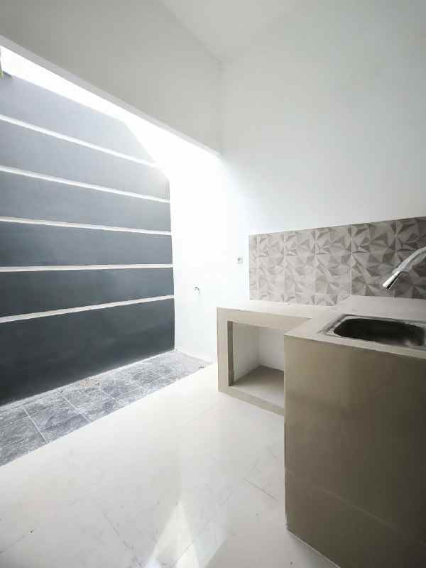 dijual rumah kebraon manis utara