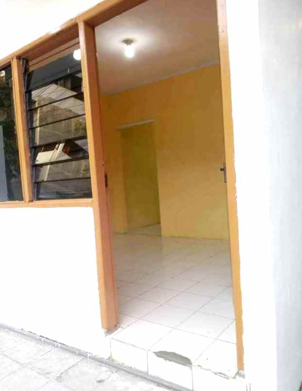dijual rumah kemlaten karangpilang