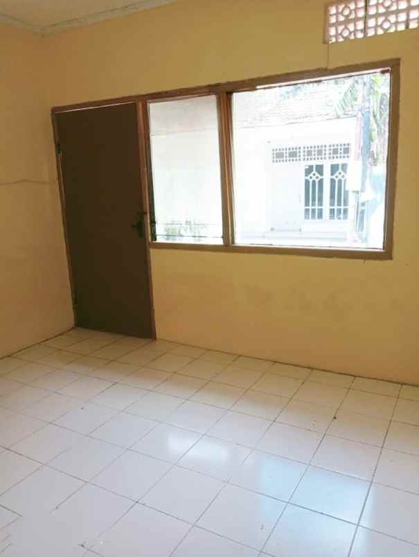 dijual rumah kemlaten karangpilang