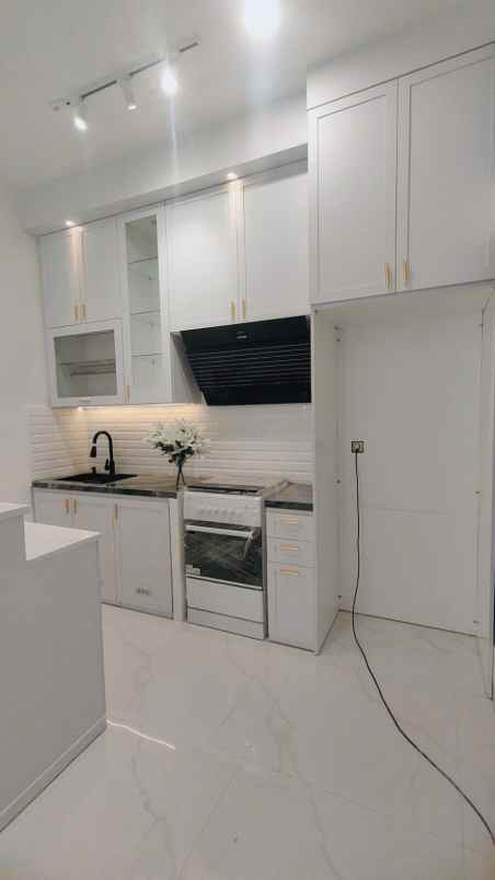 dijual rumah kencana loka bsd city tangsel