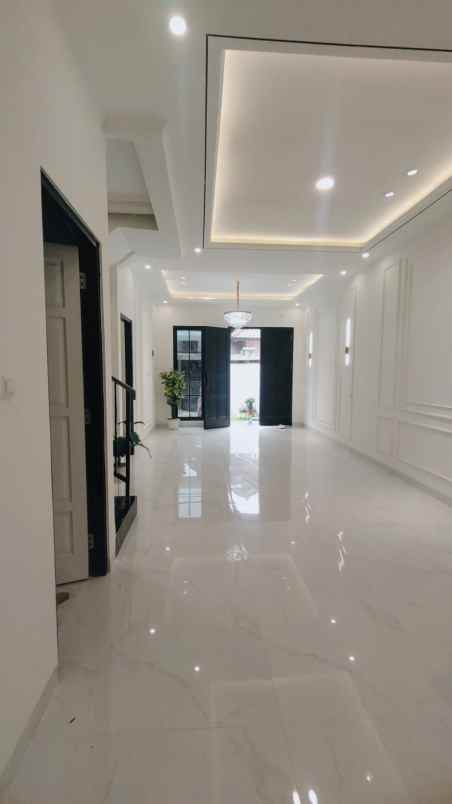 dijual rumah kencana loka bsd city tangsel