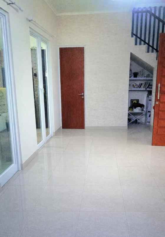 dijual rumah kiara residence