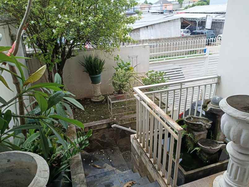 dijual rumah komplek billy moon