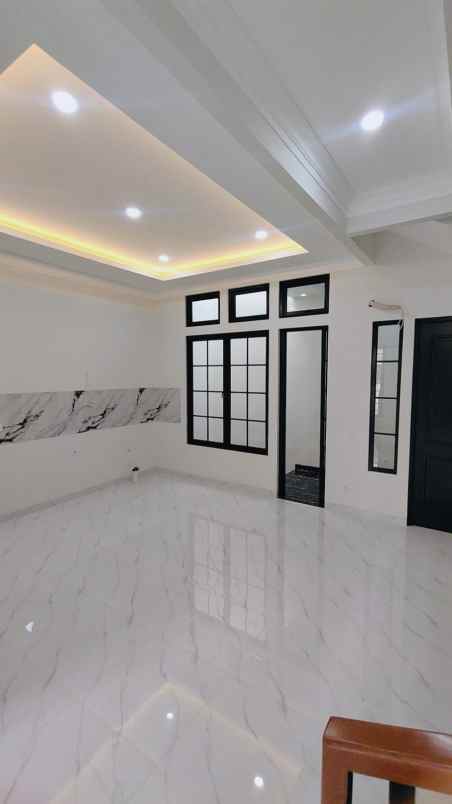 dijual rumah komplek griya loka bsd city