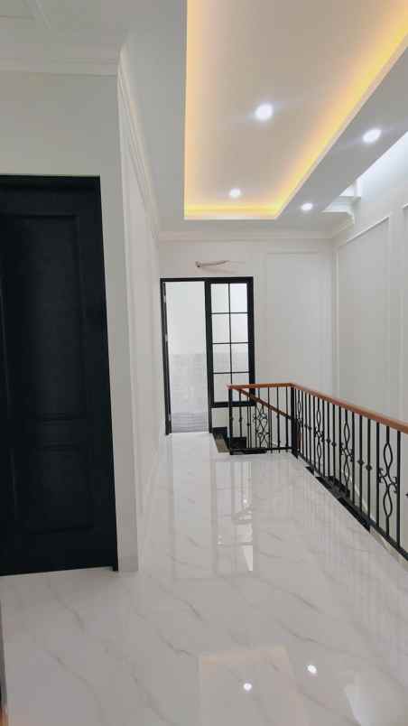 dijual rumah komplek griya loka bsd city