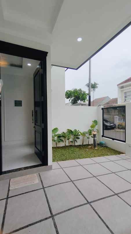 dijual rumah komplek griya loka bsd city
