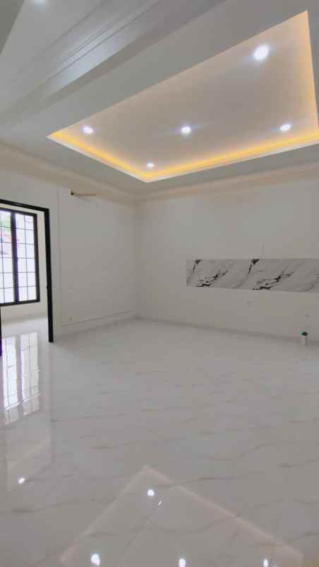 dijual rumah komplek griya loka bsd city