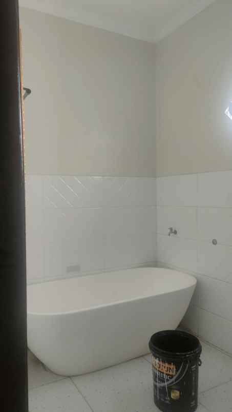 dijual rumah komplek pharmindo