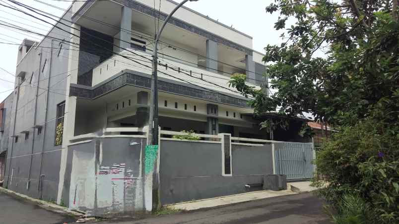 dijual rumah komplek pharmindo