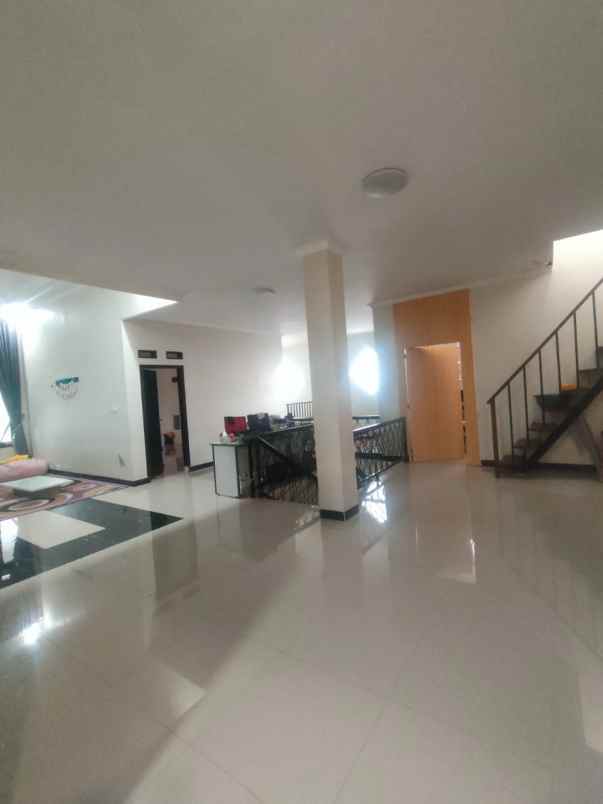 dijual rumah komplek pharmindo