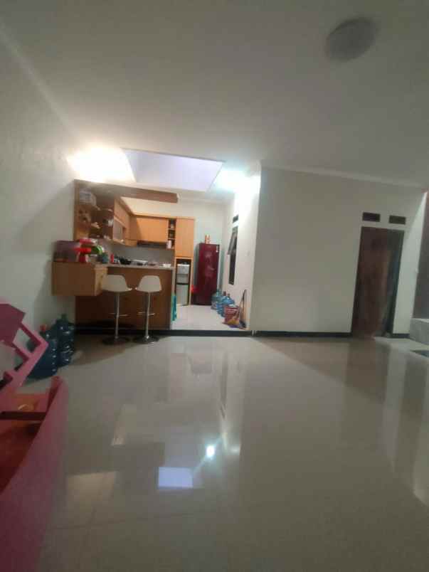 dijual rumah komplek pharmindo