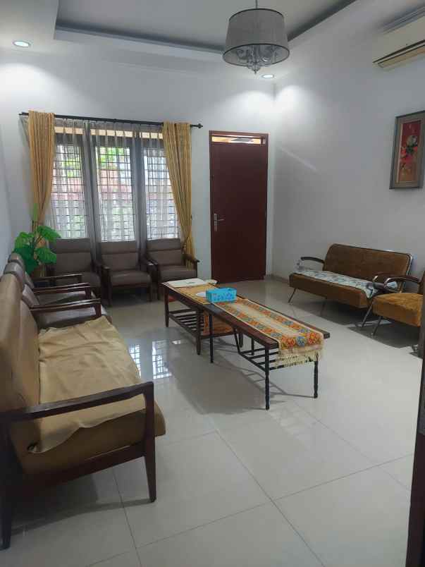 dijual rumah komplek turangga