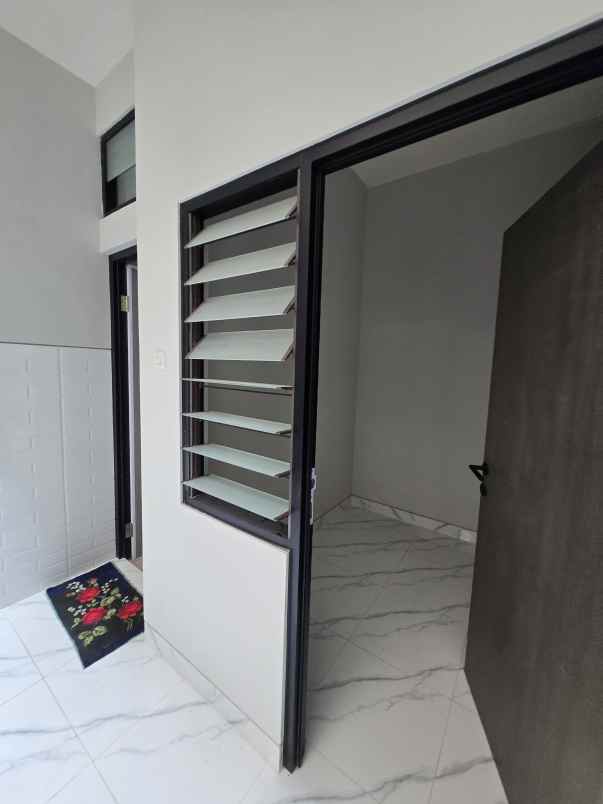 dijual rumah kutisari indah