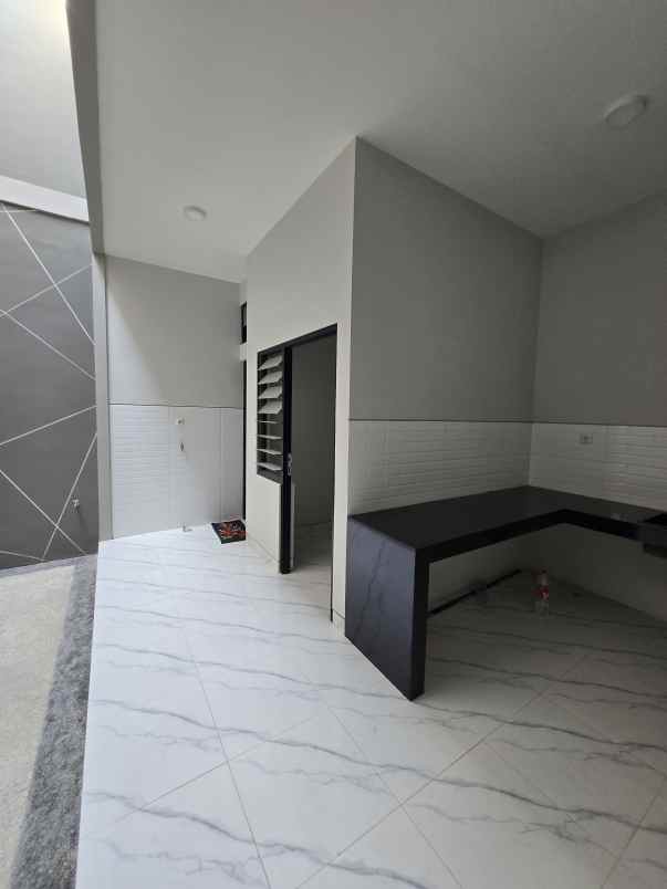 dijual rumah kutisari indah