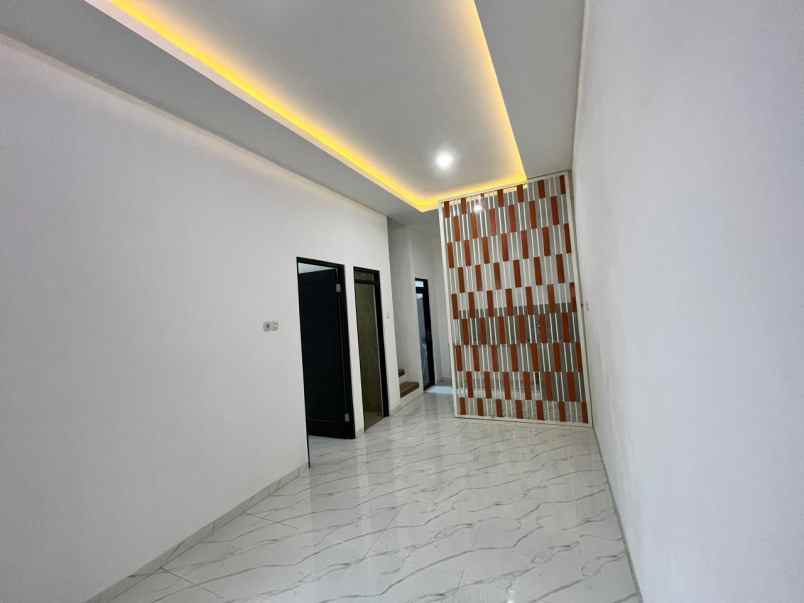 dijual rumah kuwukan