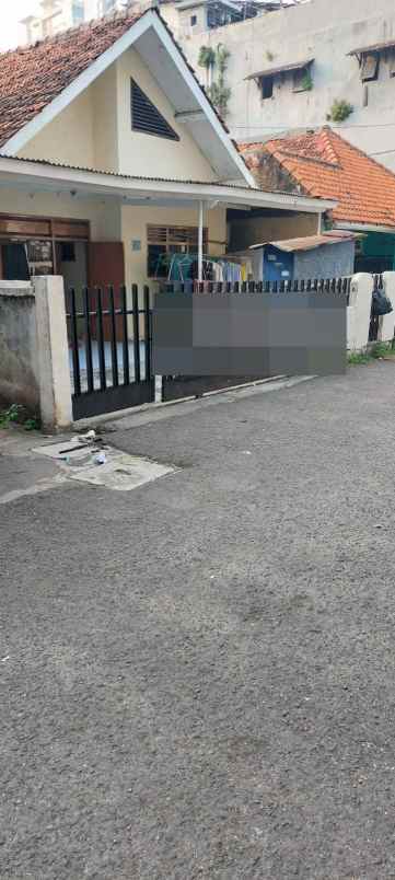 dijual rumah lama hitung tanah di kebayoran lama