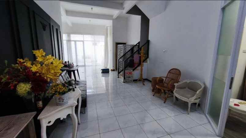 dijual rumah lebak arum