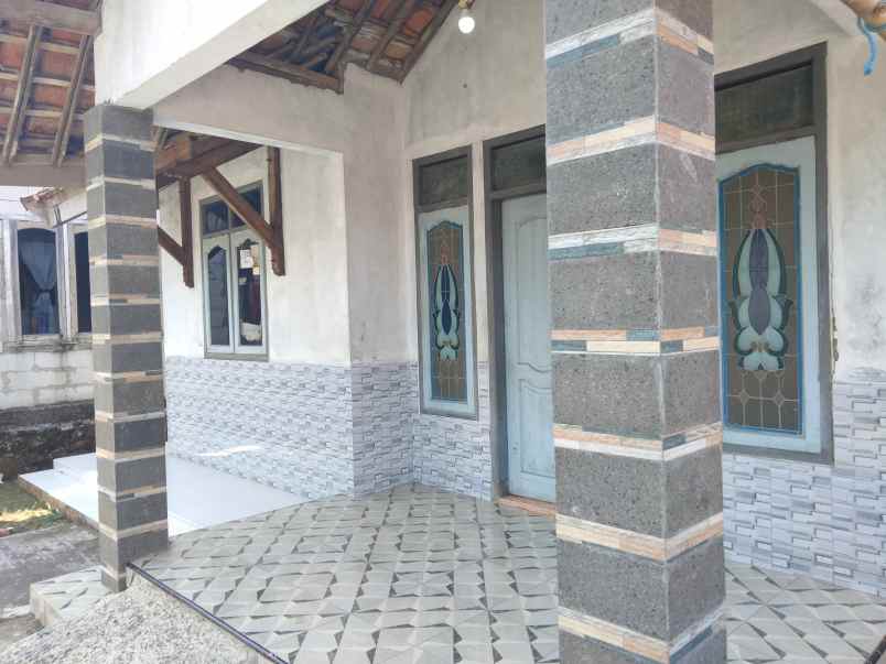 dijual rumah lokasi strategis pinggir jalan
