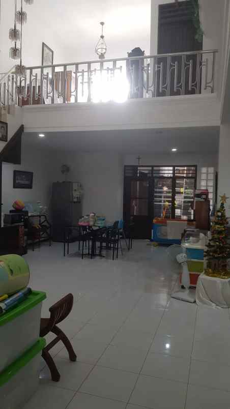 dijual rumah manyar jaya