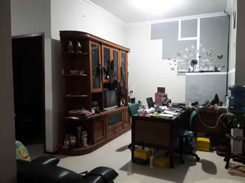 dijual rumah manyar kartika
