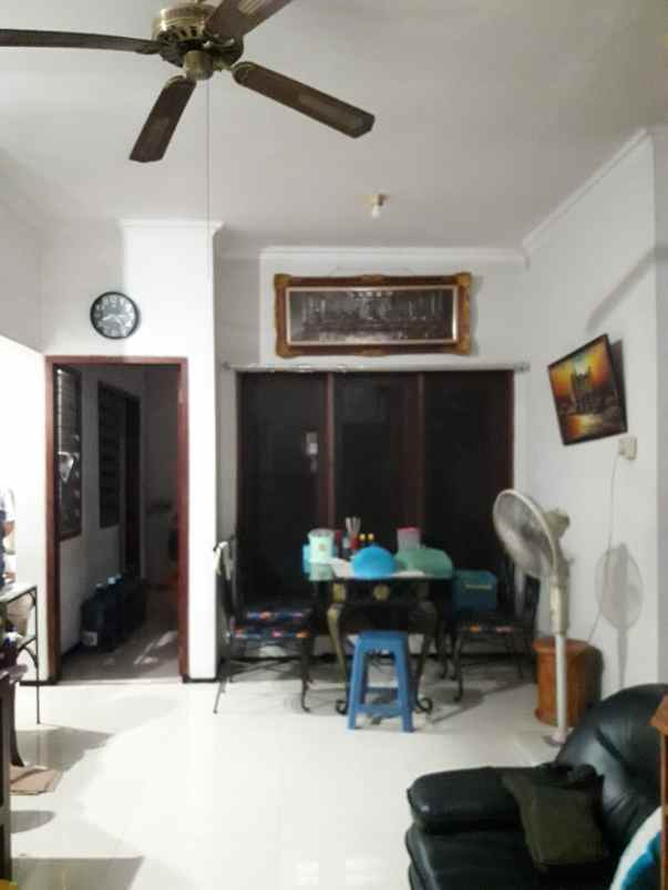 dijual rumah manyar kartika