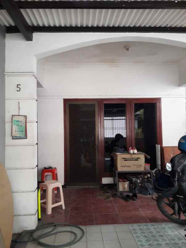 dijual rumah manyar kartika