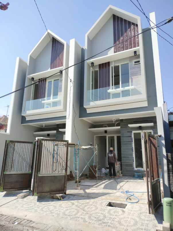 dijual rumah manyar tirtoasri manyar