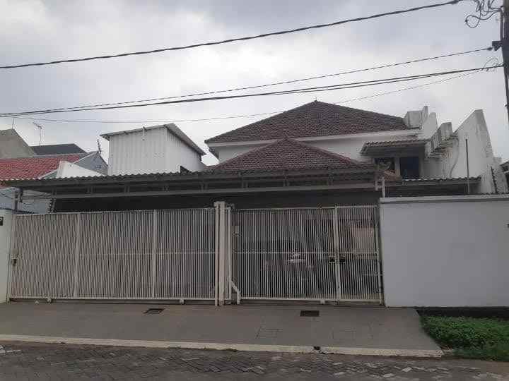 dijual rumah manyar tirtomoyo