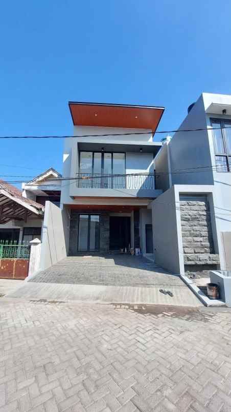 dijual rumah manyar tompotika sukolilo