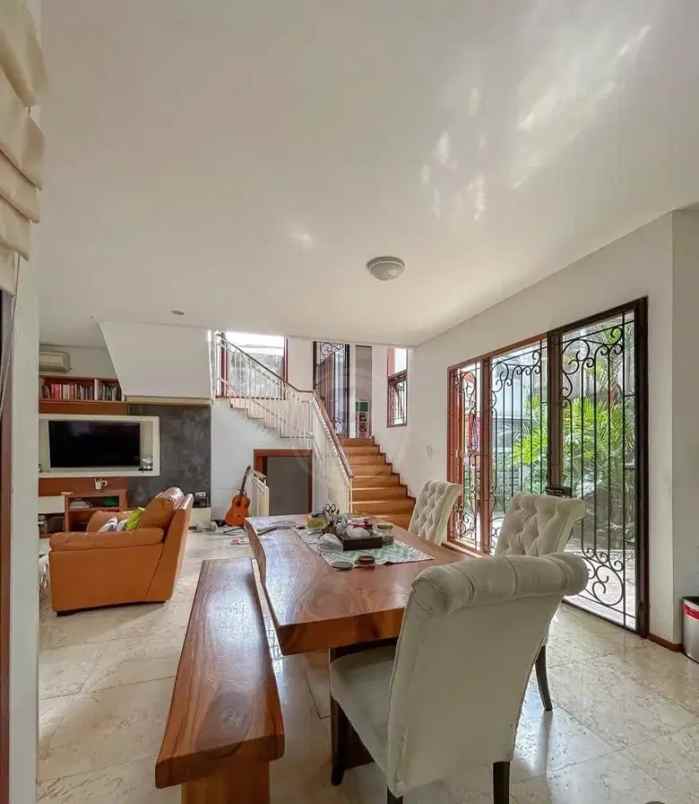 dijual rumah menteng bintaro