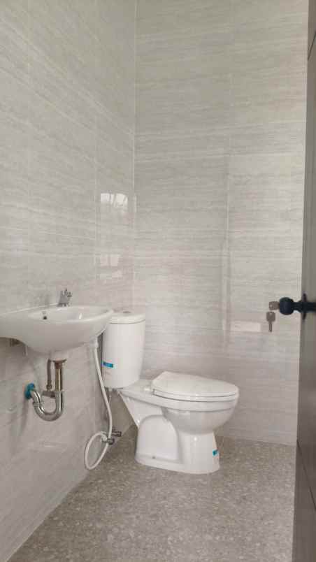 dijual rumah mewah di perumahan konsep resort di depok