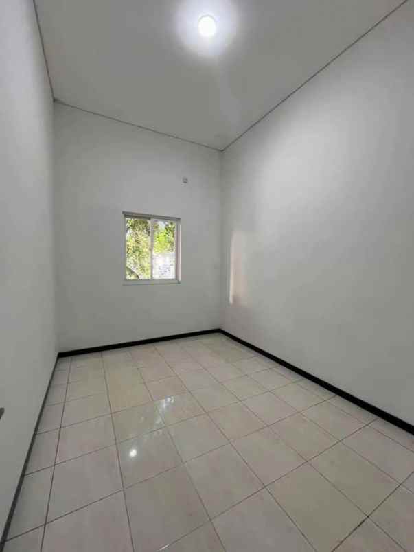 dijual rumah mojo gubeng
