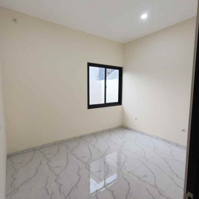 dijual rumah mulyosari