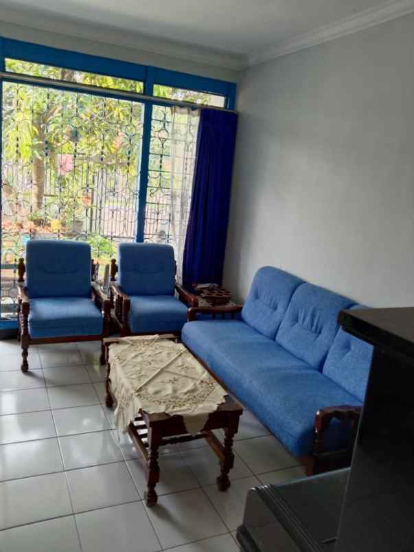 dijual rumah mulyosari timur